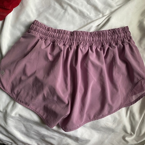 Lululemon Jubilee Hotty Hot 2.5” - Picture 2 of 8